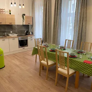 Апартаменты Gesamte Fuer 6 Personen, Вена